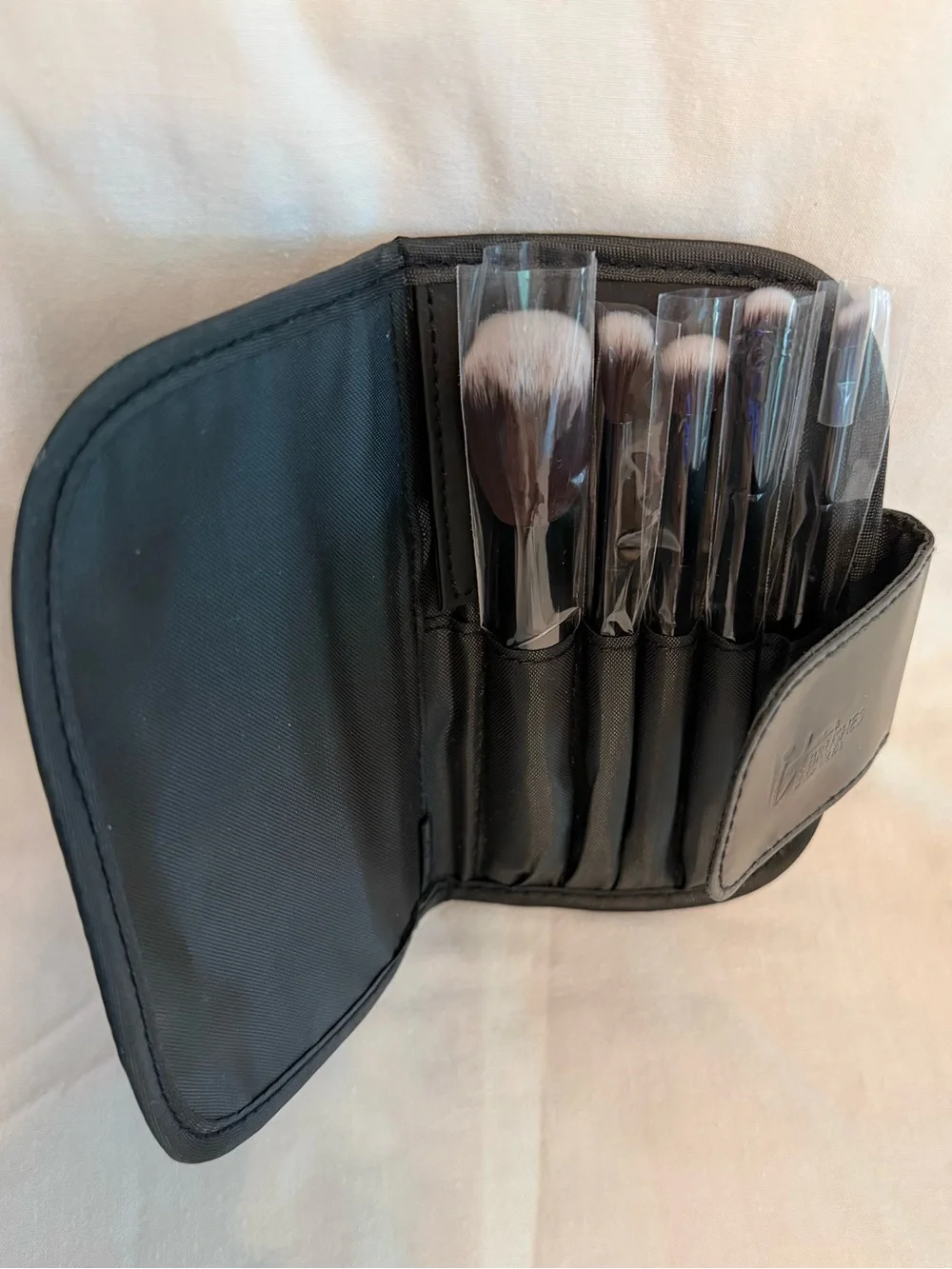 it cosmetics Your Face & Eye Essentials Mini 6 Piece Travel Brush Set